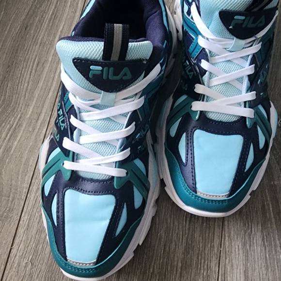 Fila bran new size 8 tennis shoes - Picture 4 of 4